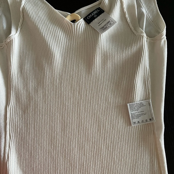 VINTAGE Elegant Chanel WHITE TOP💝HP - Picture 15 of 15